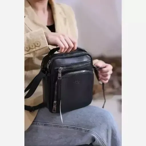 کیف دوشی مردانه جیپ مدل 5 زیپ سایز پاسپورتی رنگ مشکی و عسلی - تصویر 7