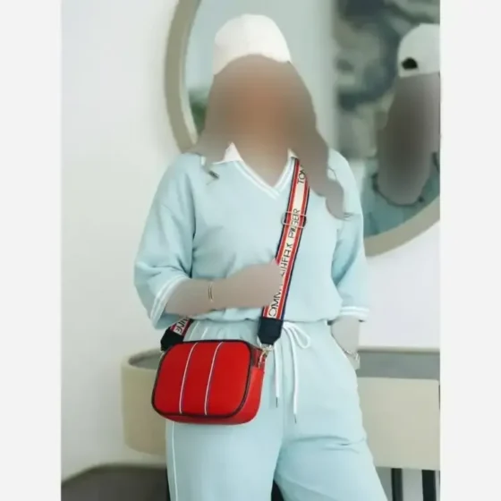 کیف اسپرت دوشی تامی دو خط بند پهن رنگبندی مشکی قرمز سورمه ای سایز 15 در 20