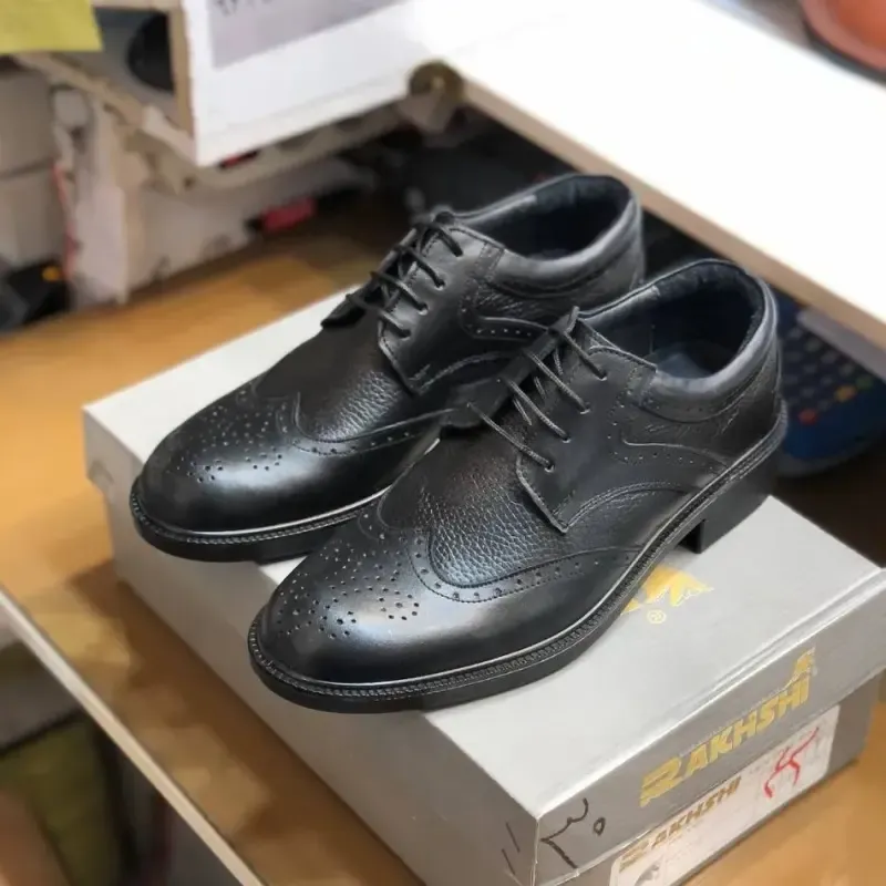 کفش چرم مردانه رخشی مدل مجلسی مشکی سایز 40 تا 44 رویه چرم طبیعی آستر چرم بزی کفی طبی زیره پیو - تصویر 6